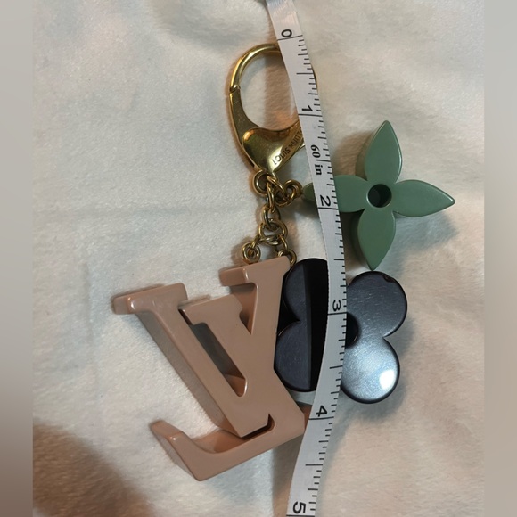 Louis Vuitton Bijoux Sac Playtime Key Holder/ Bag Charm ๐ - Picture 6 of 7